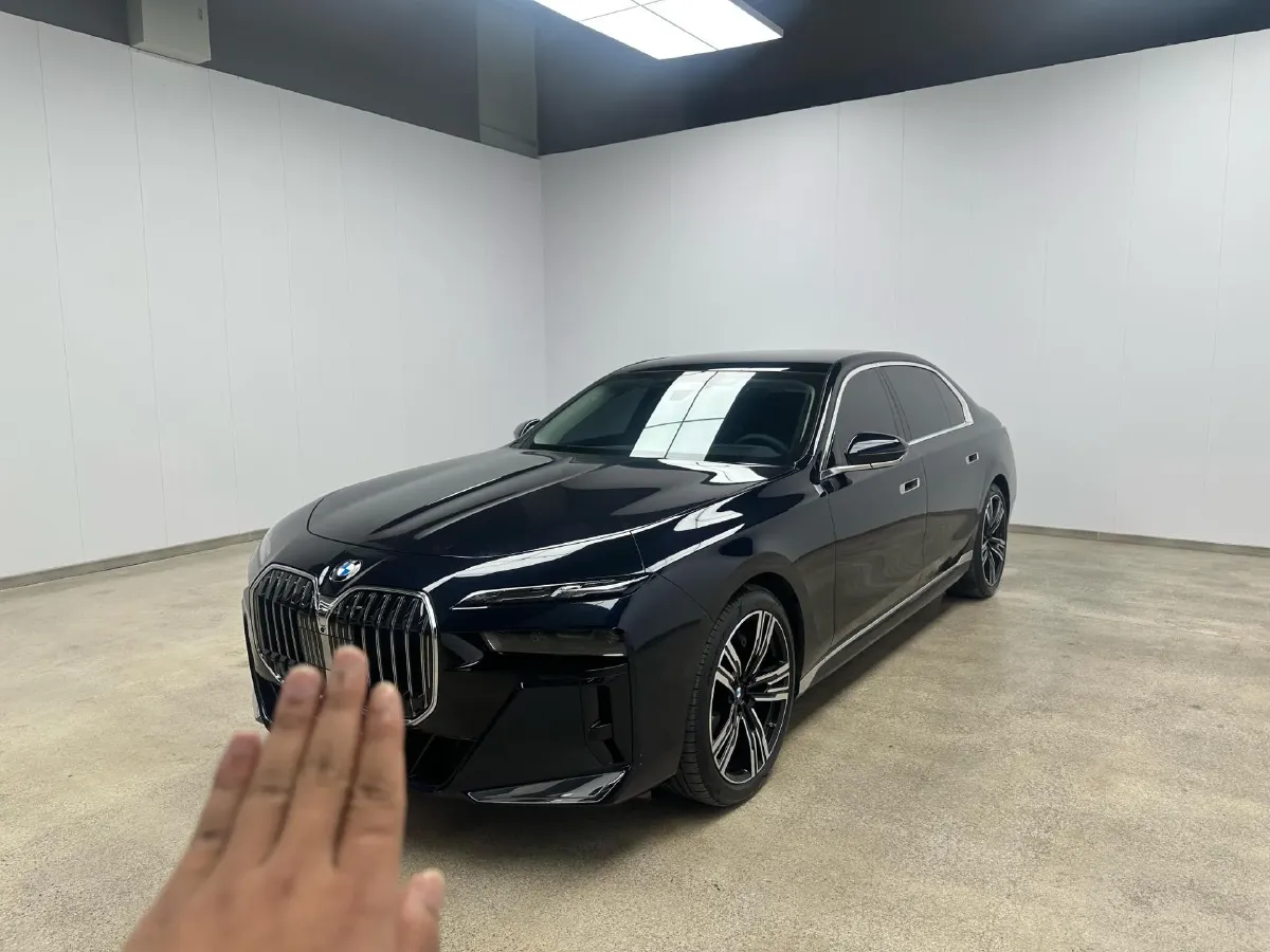 2023 BMW 7 Series 3.0T 381HP L6 8AT,autocango,china used car exporter,china ev exporter,chinese used car exporter,chinese used ev exporter