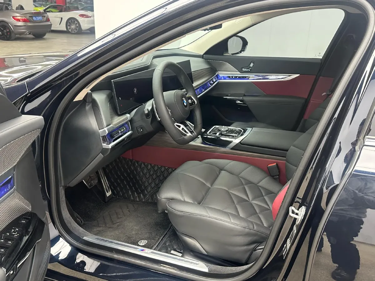 2023 BMW 7 Series 3.0T 381HP L6 8AT,autocango,china used car exporter,china ev exporter,chinese used car exporter,chinese used ev exporter