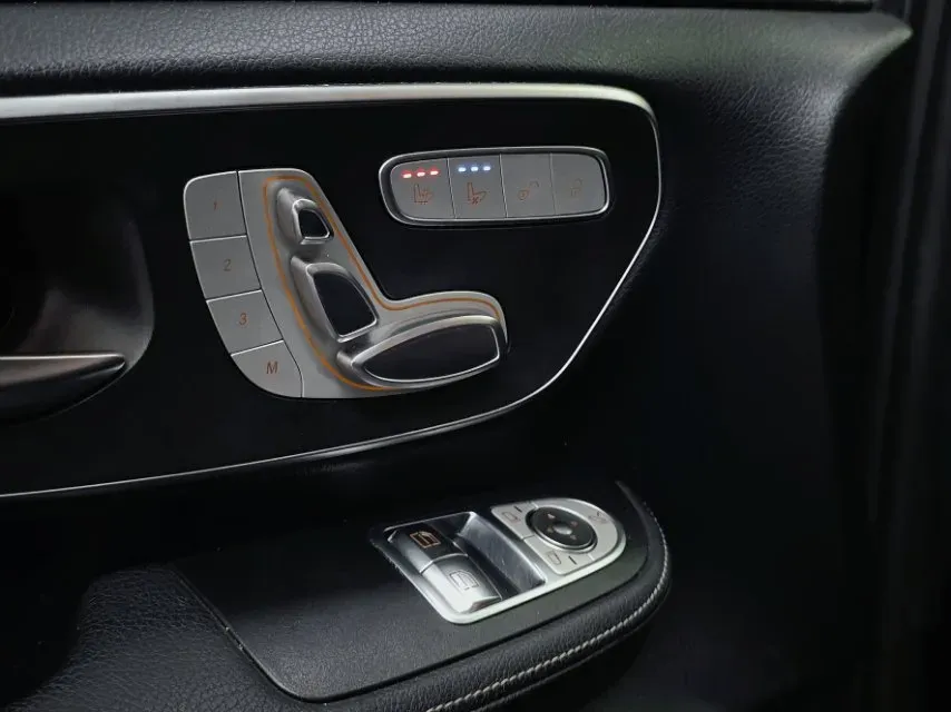 2020 Mercedes-Benz V Class 2.0T 211HP L4 9AT,autocango,china used car exporter,china ev exporter,chinese used car exporter,chinese used ev exporter