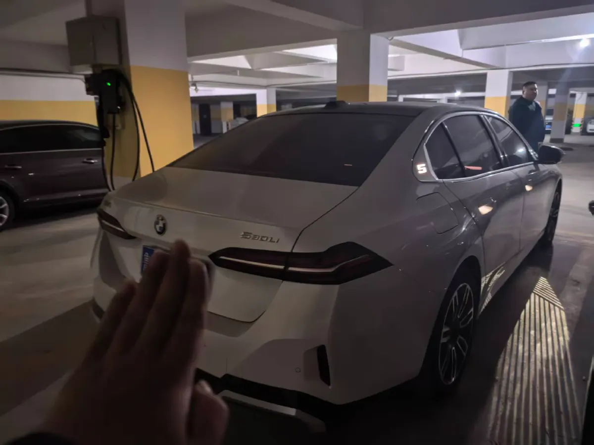 2025 BMW 5 Series 2.0T 258HP L4 8AT,autocango,china used car exporter,china ev exporter,chinese used car exporter,chinese used ev exporter