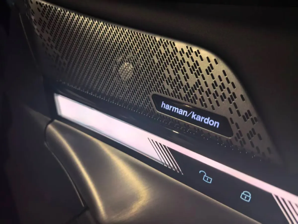 2025 BMW 5 Series 2.0T 258HP L4 8AT,autocango,china used car exporter,china ev exporter,chinese used car exporter,chinese used ev exporter