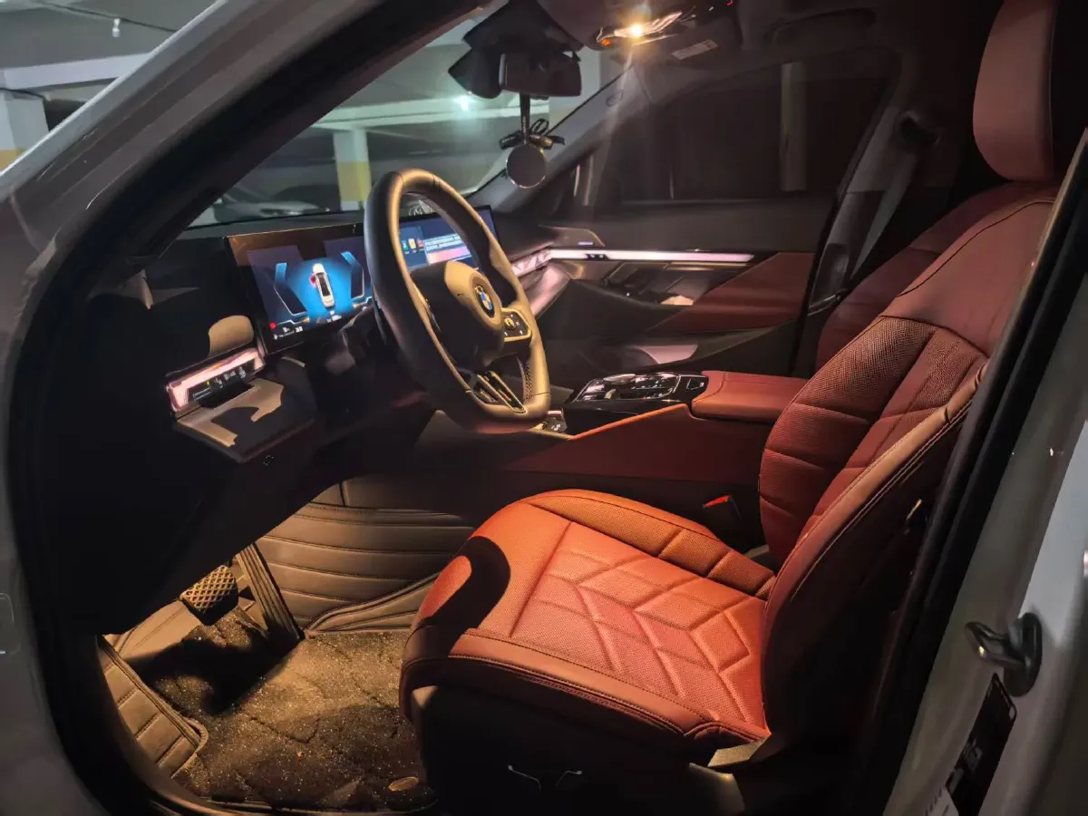 2025 BMW 5 Series 2.0T 258HP L4 8AT,autocango,china used car exporter,china ev exporter,chinese used car exporter,chinese used ev exporter