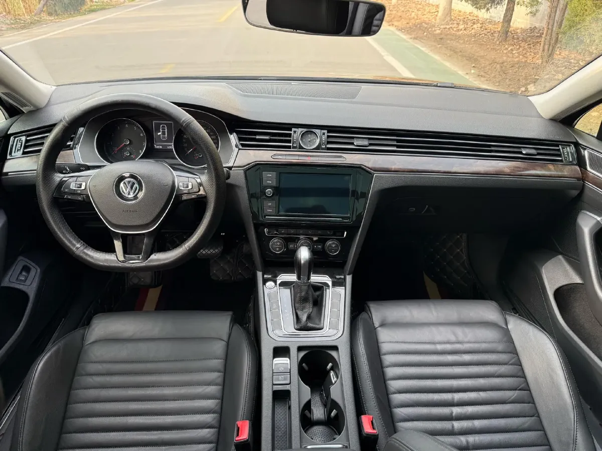 2019 Volkswagen Magotan 2.0T 186HP L4 7DCT,autocango,china used car exporter,china ev exporter,chinese used car exporter,chinese used ev exporter