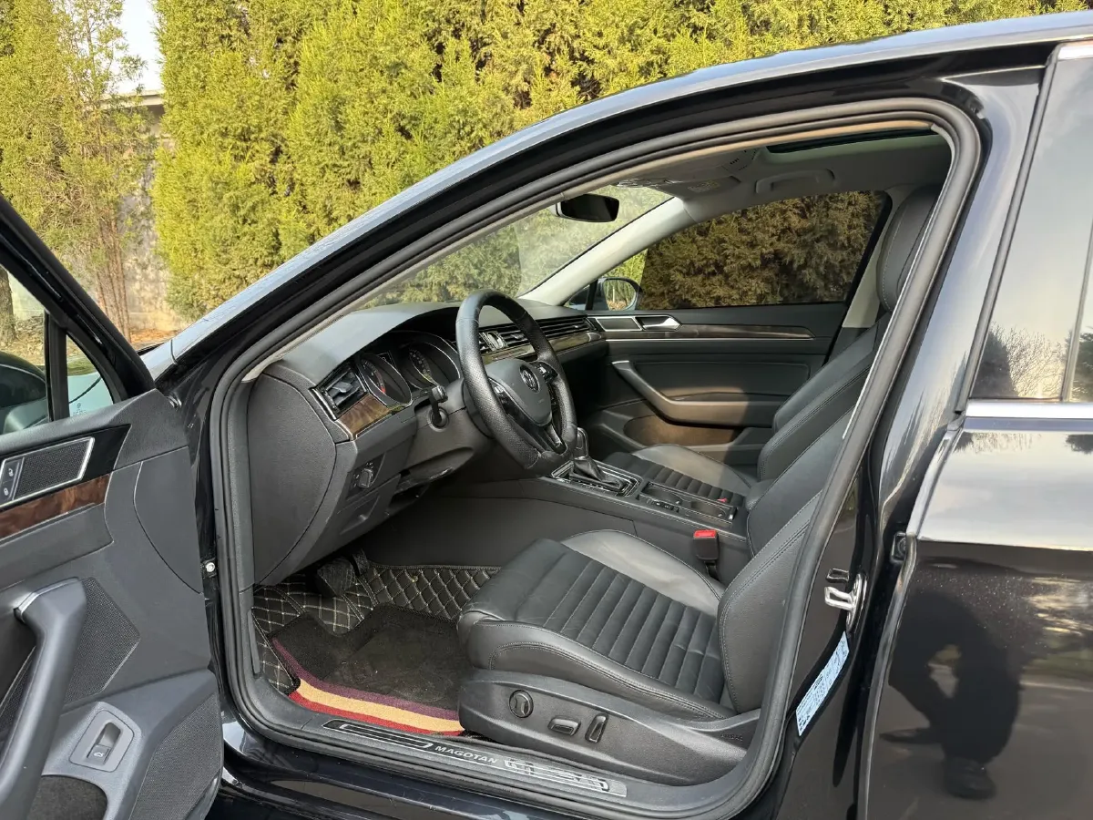 2019 Volkswagen Magotan 2.0T 186HP L4 7DCT,autocango,china used car exporter,china ev exporter,chinese used car exporter,chinese used ev exporter