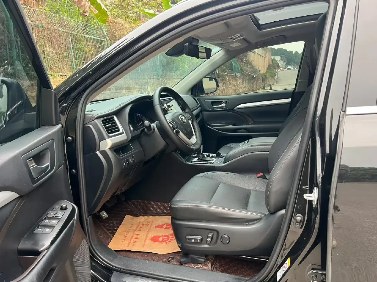 2021 Toyota Highlander 2.0T 220HP L4 6AT,autocango,china used car exporter,china ev exporter,chinese used car exporter,chinese used ev exporter