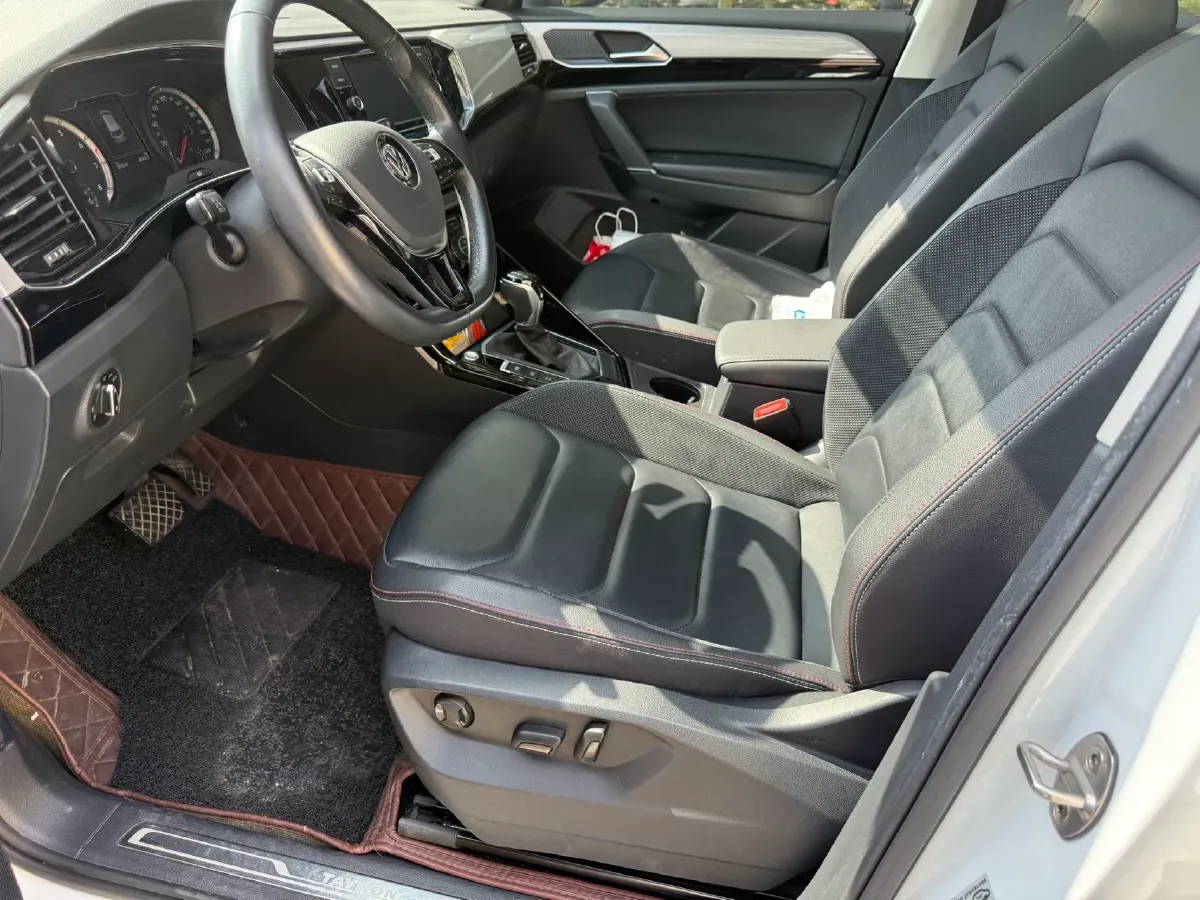 2019 Jeep Cherokee 2.0T 234HP L4 9AT,autocango,china used car exporter,china ev exporter,chinese used car exporter,chinese used ev exporter