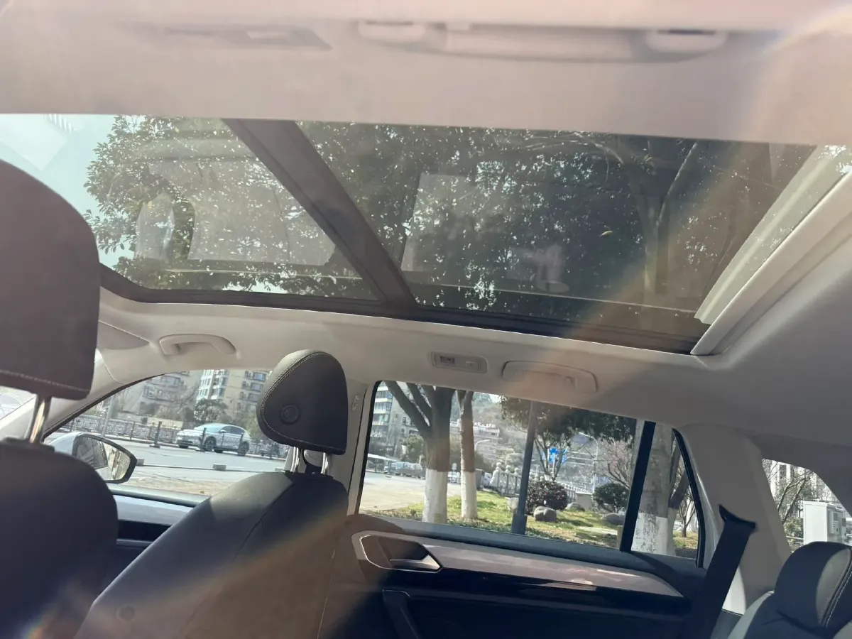 2019 Jeep Cherokee 2.0T 234HP L4 9AT,autocango,china used car exporter,china ev exporter,chinese used car exporter,chinese used ev exporter