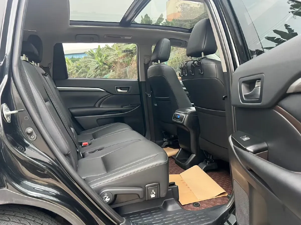 2021 Toyota Highlander 2.0T 220HP L4 6AT,autocango,china used car exporter,china ev exporter,chinese used car exporter,chinese used ev exporter