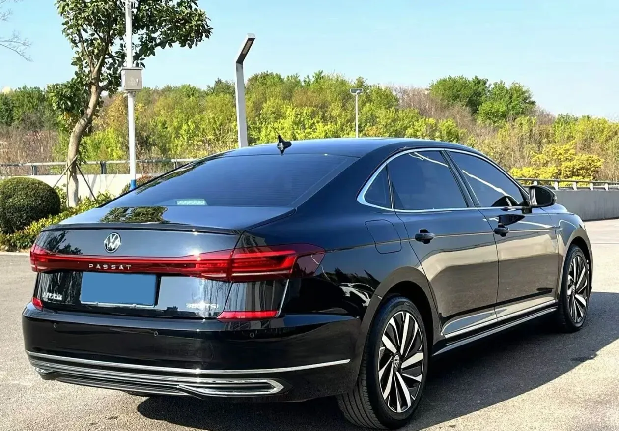 2024 Volkswagen Passat 2.0T 220HP L4 7DCT,autocango,china used car exporter,china ev exporter,chinese used car exporter,chinese used ev exporter