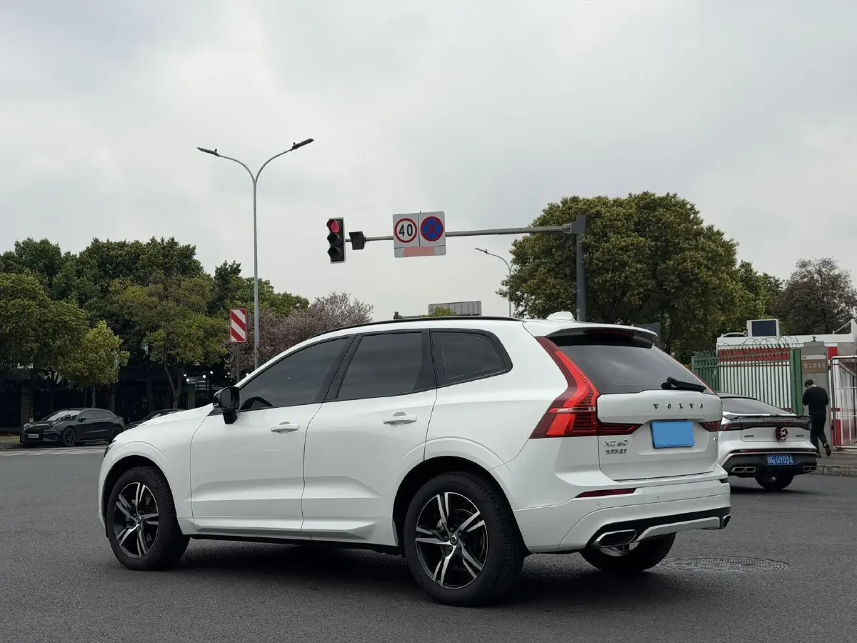 2021 Volvo XC60 2.0T 250HP L4 8AT,autocango,china used car exporter,china ev exporter,chinese used car exporter,chinese used ev exporter