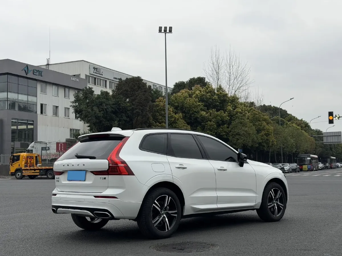 2021 Volvo XC60 2.0T 250HP L4 8AT,autocango,china used car exporter,china ev exporter,chinese used car exporter,chinese used ev exporter