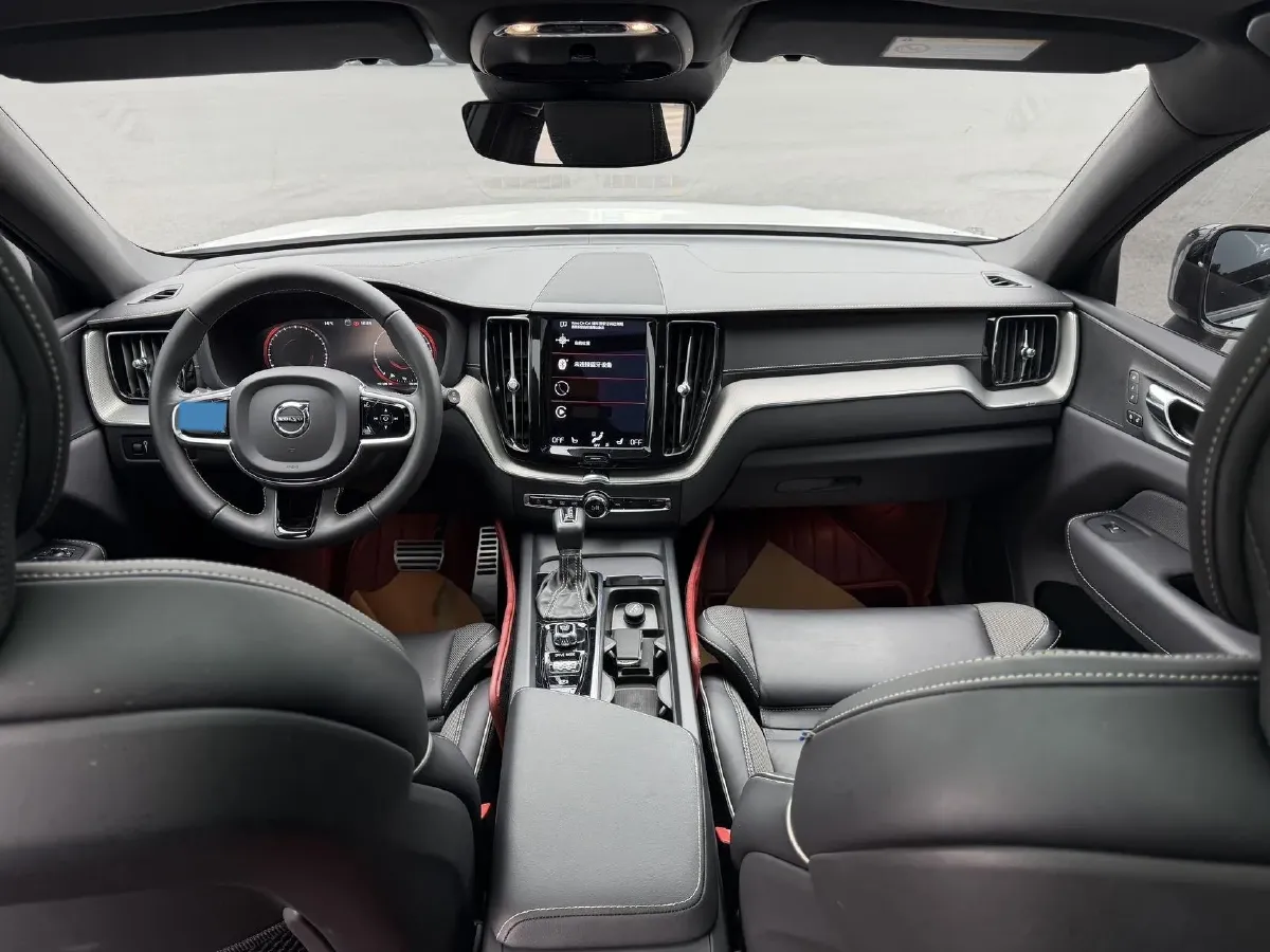 2021 Volvo XC60 2.0T 250HP L4 8AT,autocango,china used car exporter,china ev exporter,chinese used car exporter,chinese used ev exporter
