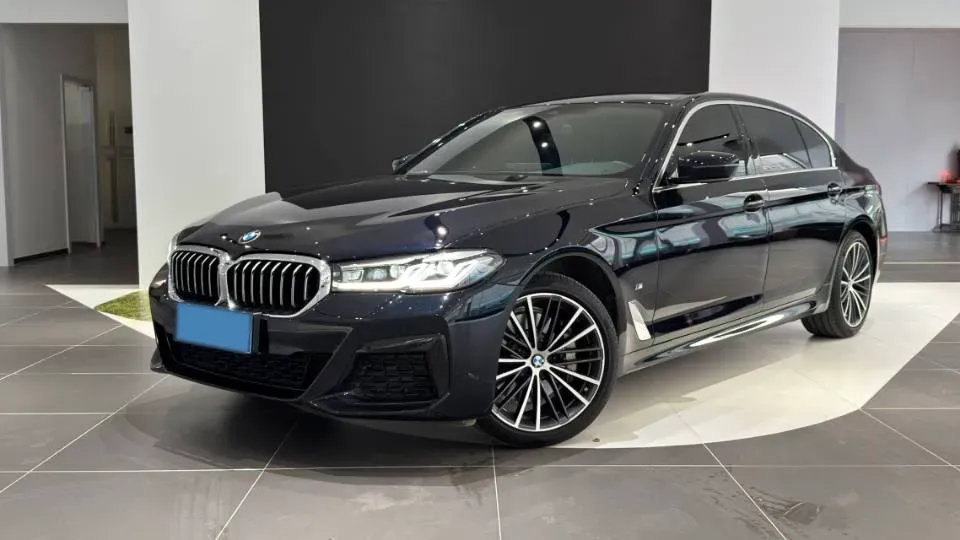 2022 BMW 5 Series 2.0T 252HP L4 8AT,autocango,china used car exporter,china ev exporter,chinese used car exporter,chinese used ev exporter