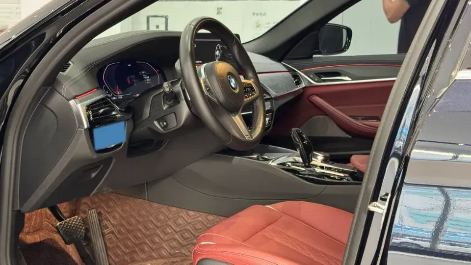 2022 BMW 5 Series 2.0T 252HP L4 8AT,autocango,china used car exporter,china ev exporter,chinese used car exporter,chinese used ev exporter