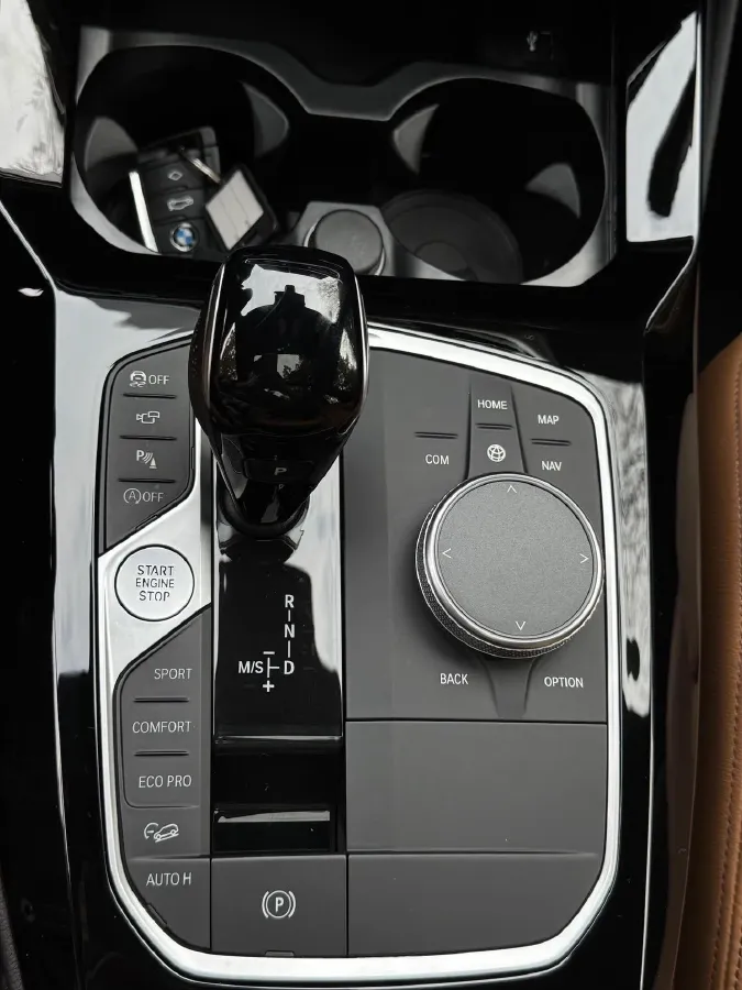 2022 BMW 3.0T 333HP L6 8AT,autocango,china used car exporter,china ev exporter,chinese used car exporter,chinese used ev exporter