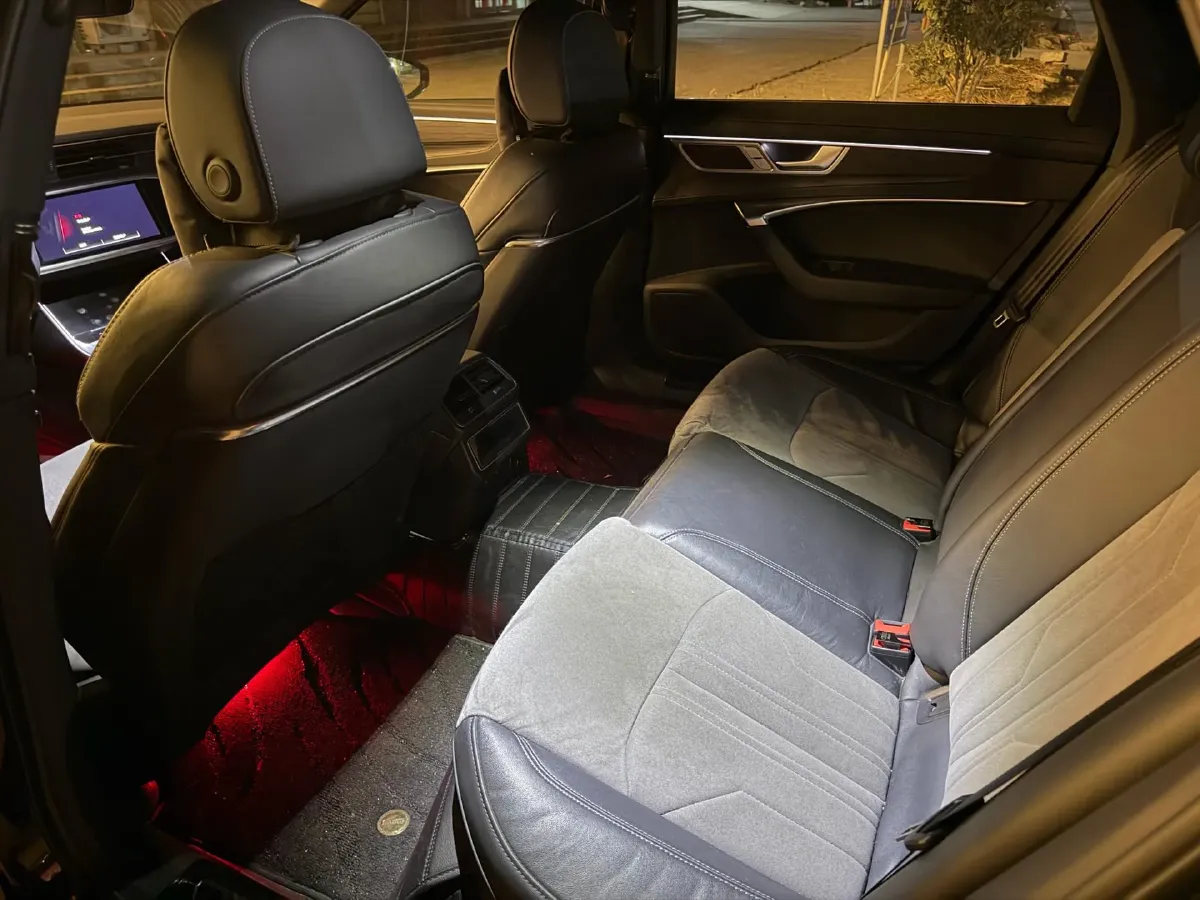 2024 Audi A6L 2.0T 245HP L4 7DCT,autocango,china used car exporter,china ev exporter,chinese used car exporter,chinese used ev exporter