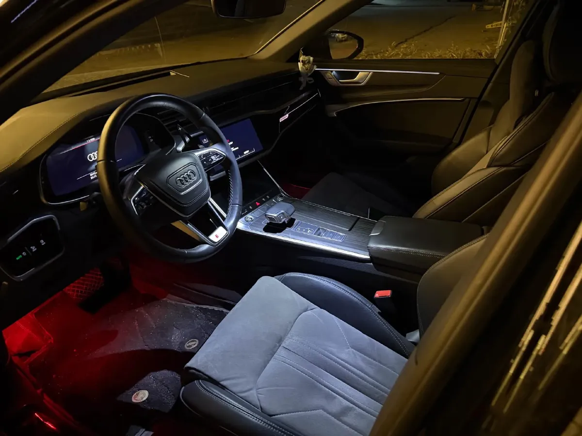 2024 Audi A6L 2.0T 245HP L4 7DCT,autocango,china used car exporter,china ev exporter,chinese used car exporter,chinese used ev exporter