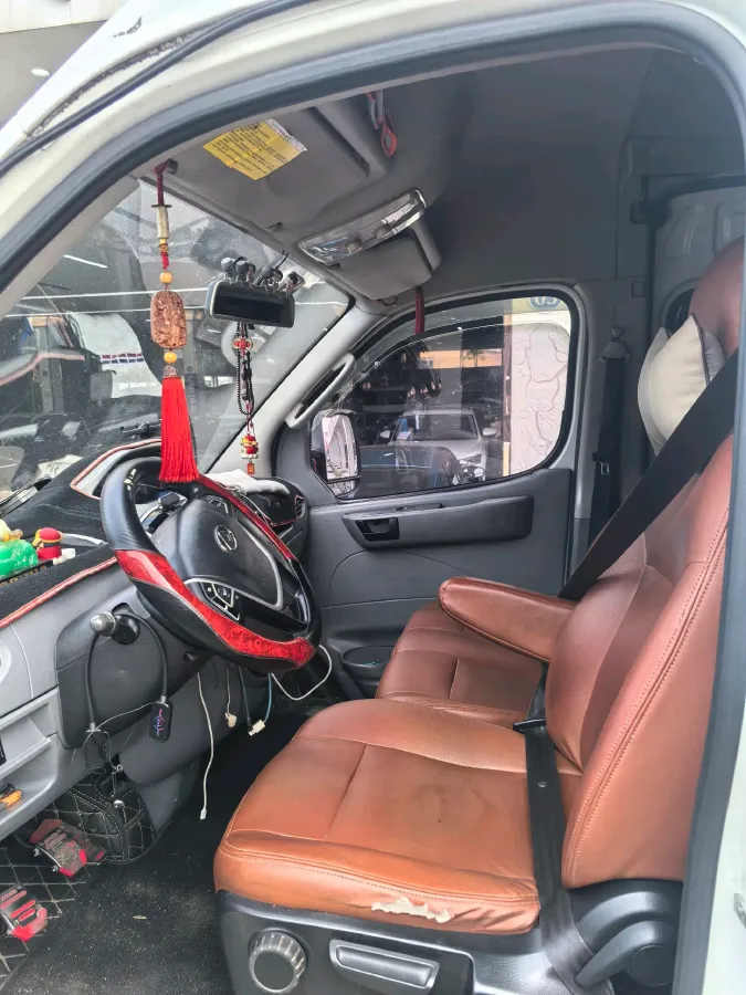 2020 MAXUS XinTu V80 2.5T 136HP L4 6MT,autocango,china used car exporter,china ev exporter,chinese used car exporter,chinese used ev exporter