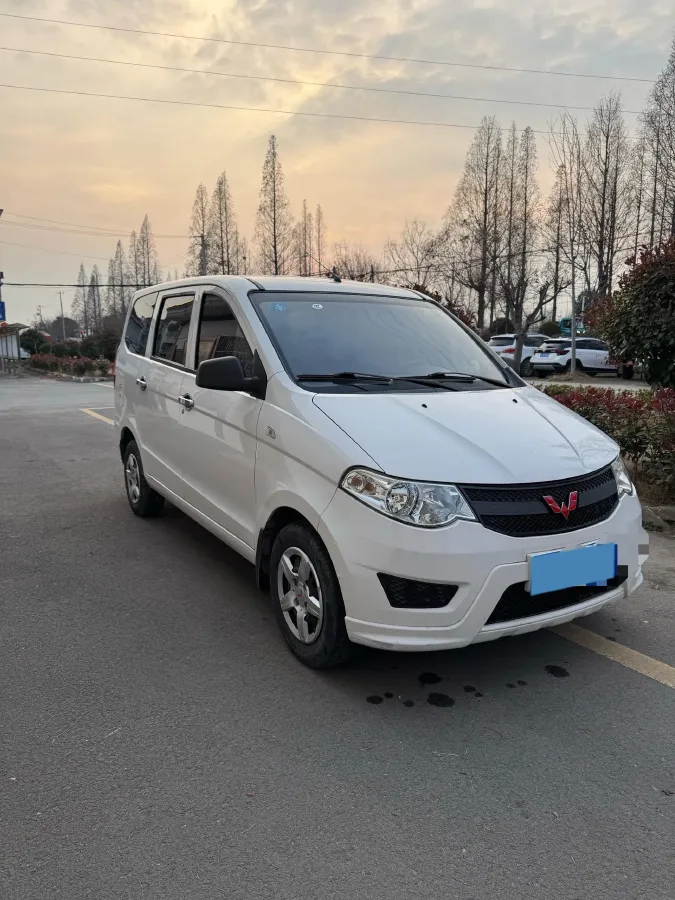 2018 WuLing HongGuang 1.5L 105HP L4 5MT,autocango,china used car exporter,china ev exporter,chinese used car exporter,chinese used ev exporter
