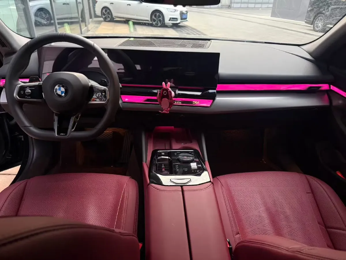 2024 BMW 5 Series 2.0T 190HP L4 8AT,autocango,china used car exporter,china ev exporter,chinese used car exporter,chinese used ev exporter