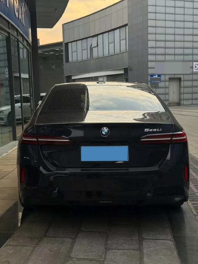 2024 BMW 5 Series 2.0T 190HP L4 8AT,autocango,china used car exporter,china ev exporter,chinese used car exporter,chinese used ev exporter