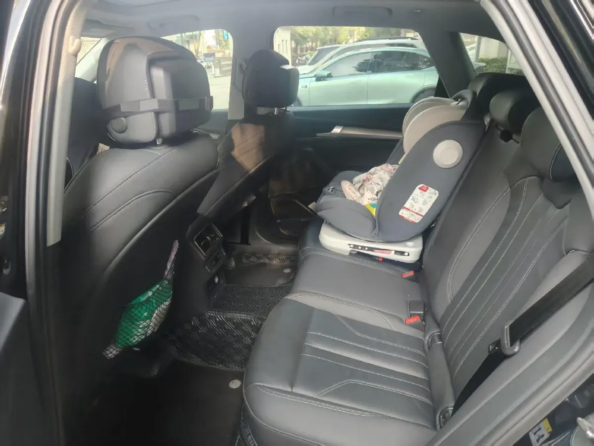 2022 Audi Q5L 2.0T 252HP L4 7DCT,autocango,china used car exporter,china ev exporter,chinese used car exporter,chinese used ev exporter