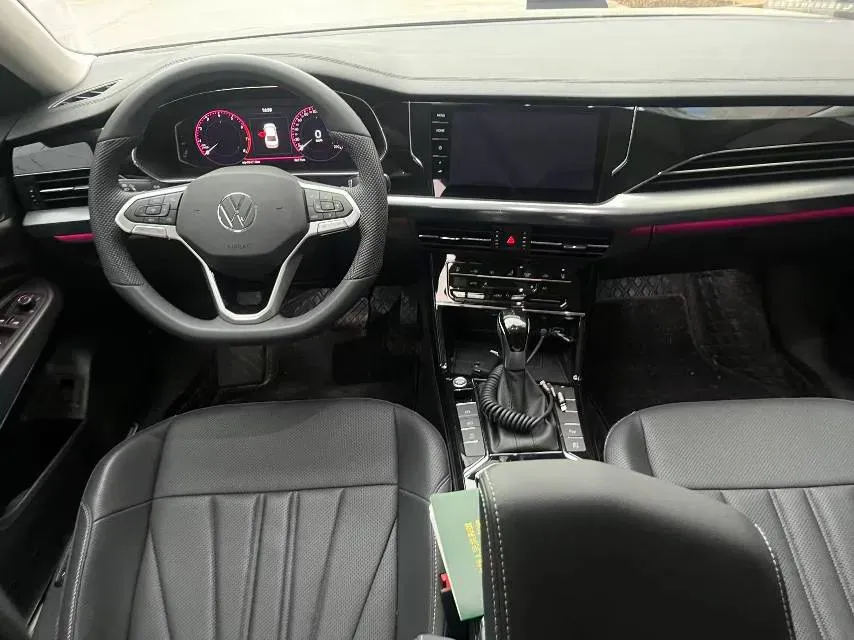 2025 Volkswagen Passat 2.0T 220HP L4 7DCT,autocango,china used car exporter,china ev exporter,chinese used car exporter,chinese used ev exporter