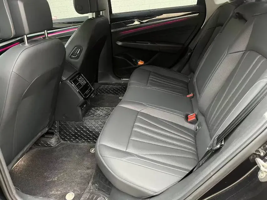 2025 Volkswagen Passat 2.0T 220HP L4 7DCT,autocango,china used car exporter,china ev exporter,chinese used car exporter,chinese used ev exporter