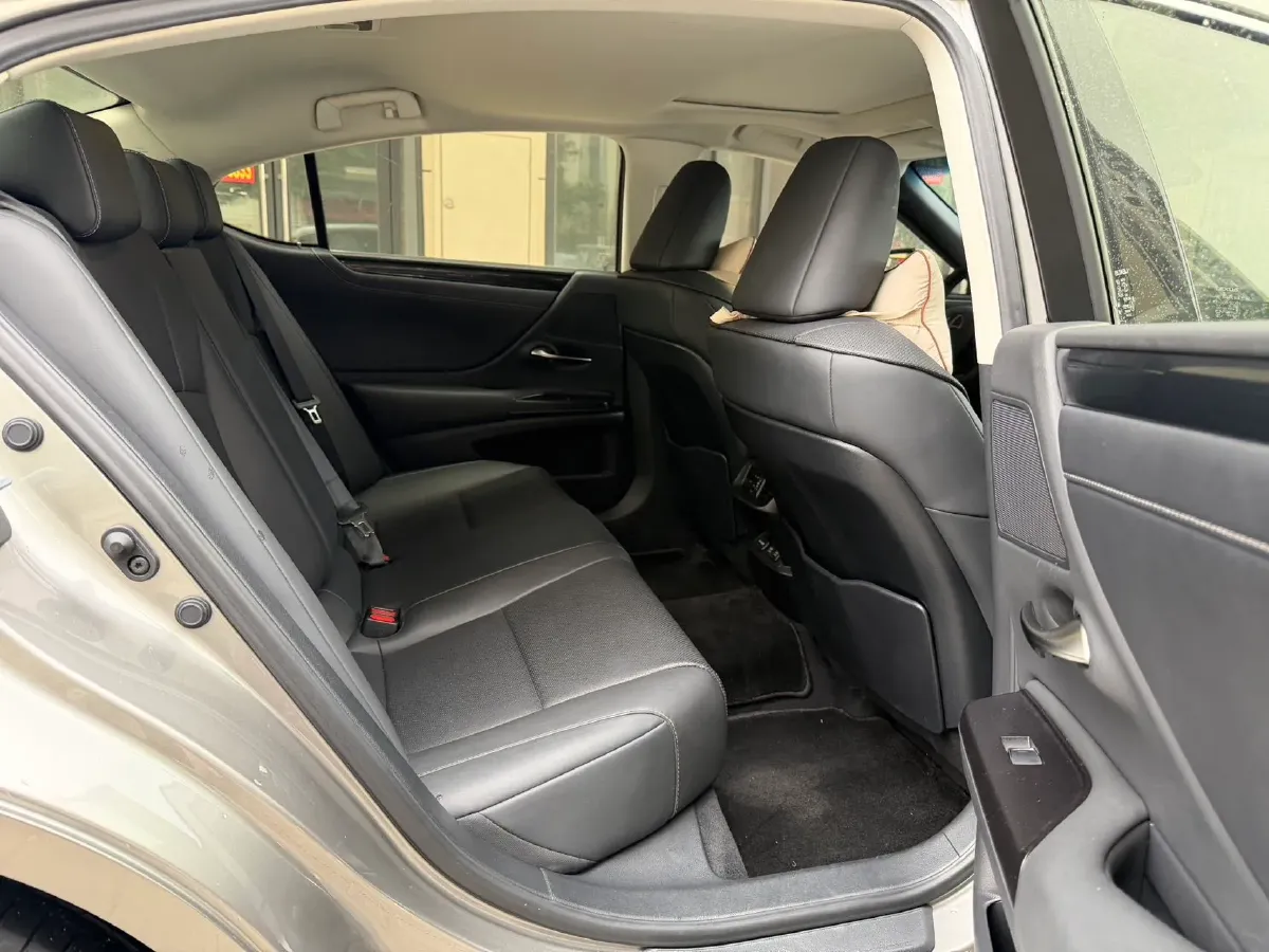 2020 Lexus ES 2.0L 173HP L4 CVT,autocango,china used car exporter,china ev exporter,chinese used car exporter,chinese used ev exporter