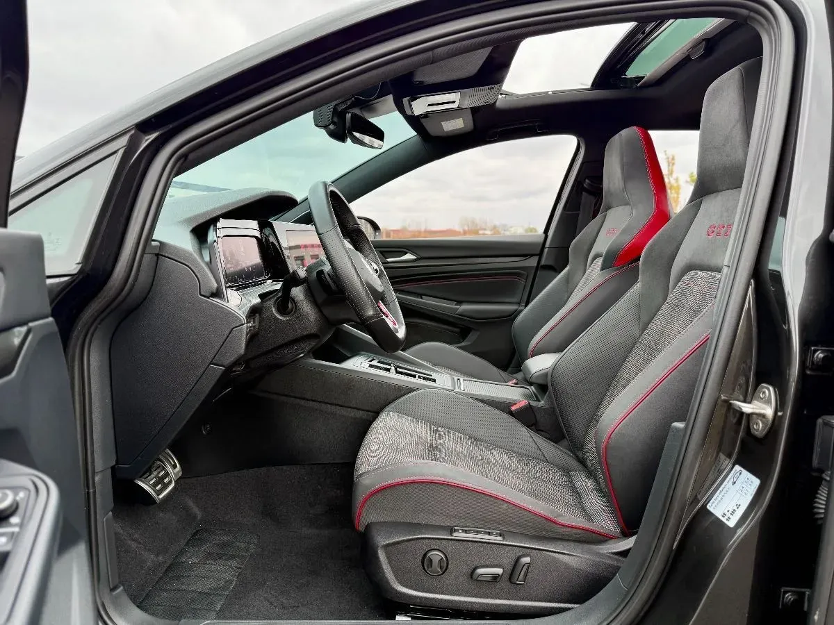 2023 Volkswagen GolfGTI 2.0T 220HP L4 7DCT,autocango,china used car exporter,china ev exporter,chinese used car exporter,chinese used ev exporter