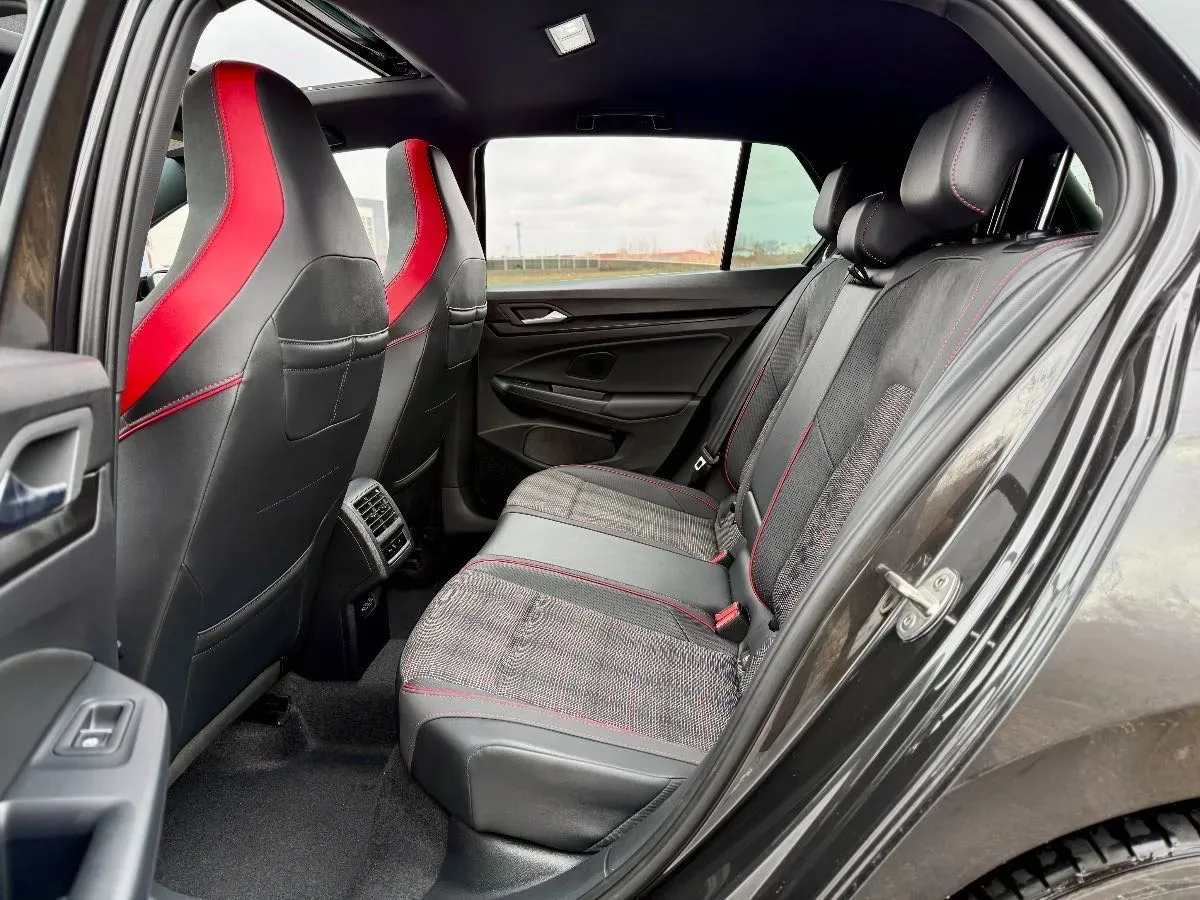 2023 Volkswagen GolfGTI 2.0T 220HP L4 7DCT,autocango,china used car exporter,china ev exporter,chinese used car exporter,chinese used ev exporter