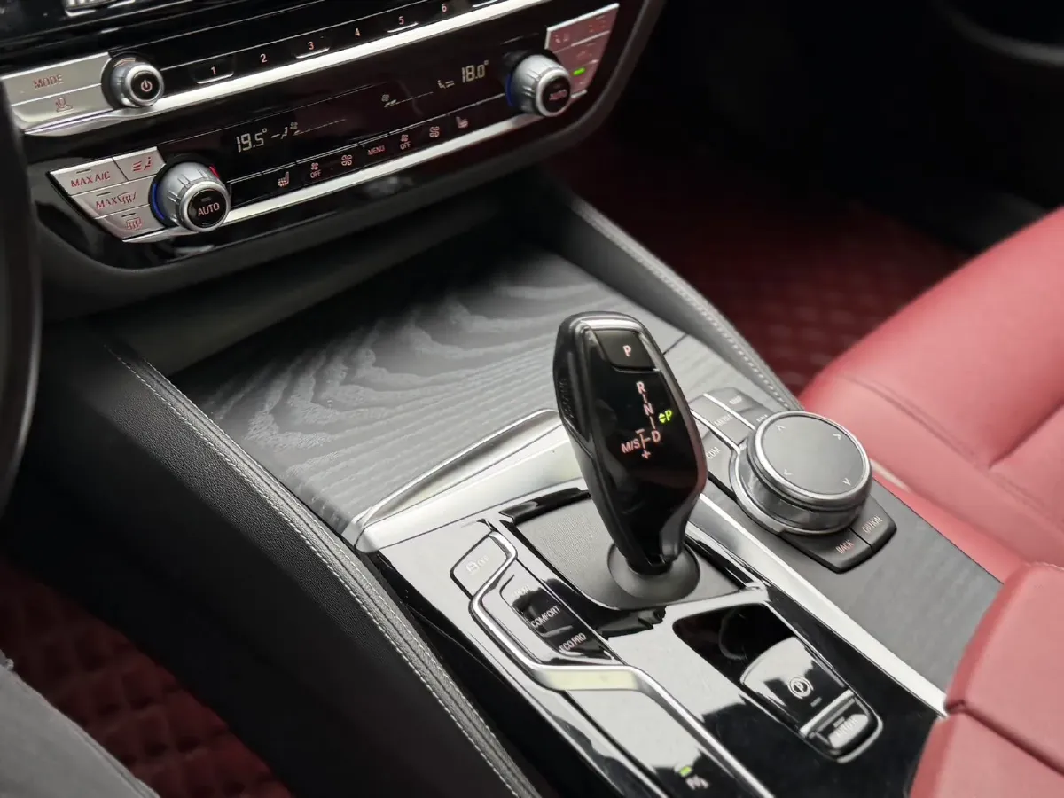 2023 BMW 5 Series 2.0T 245HP L4 8AT,autocango,china used car exporter,china ev exporter,chinese used car exporter,chinese used ev exporter