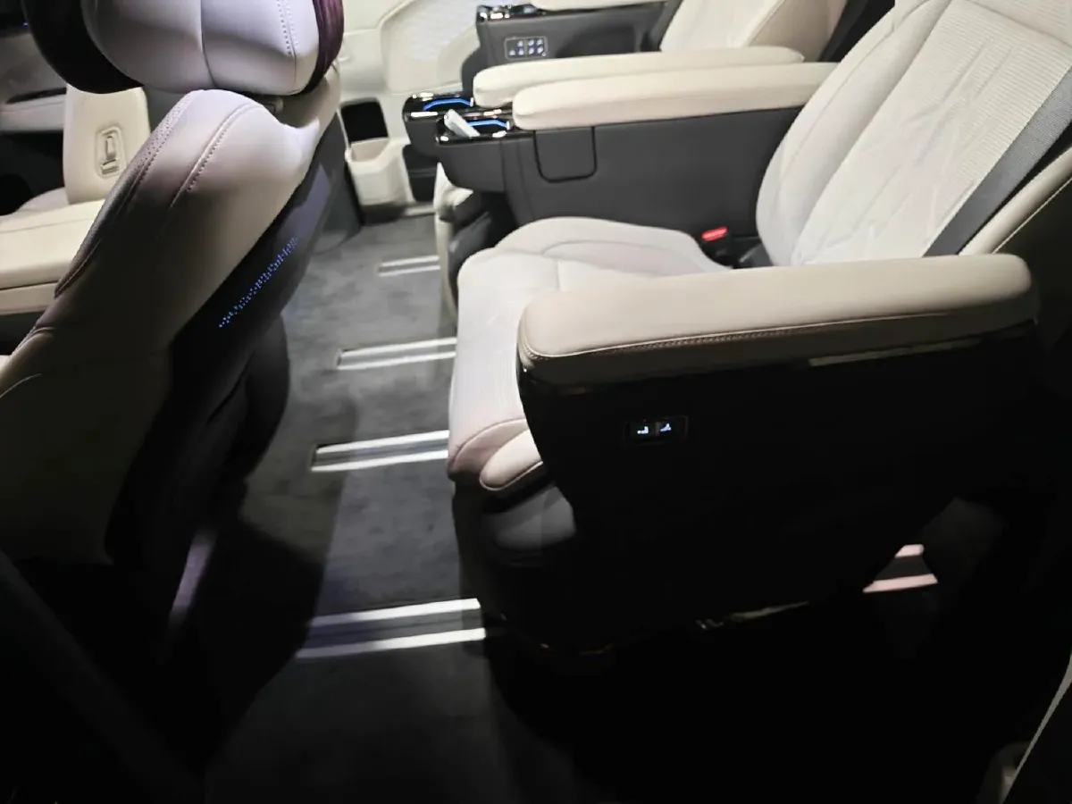 2024 Zeekr 009 BEV 108KWH,autocango,china used car exporter,china ev exporter,chinese used car exporter,chinese used ev exporter