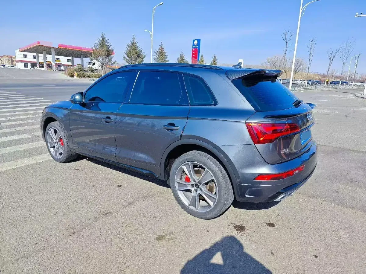 2022 Audi Q5L 2.0T 190HP L4 7DCT,autocango,china used car exporter,china ev exporter,chinese used car exporter,chinese used ev exporter