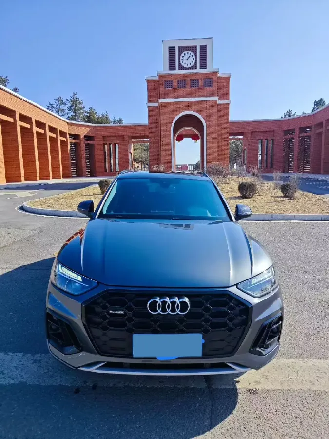 2022 Audi Q5L 2.0T 190HP L4 7DCT,autocango,china used car exporter,china ev exporter,chinese used car exporter,chinese used ev exporter