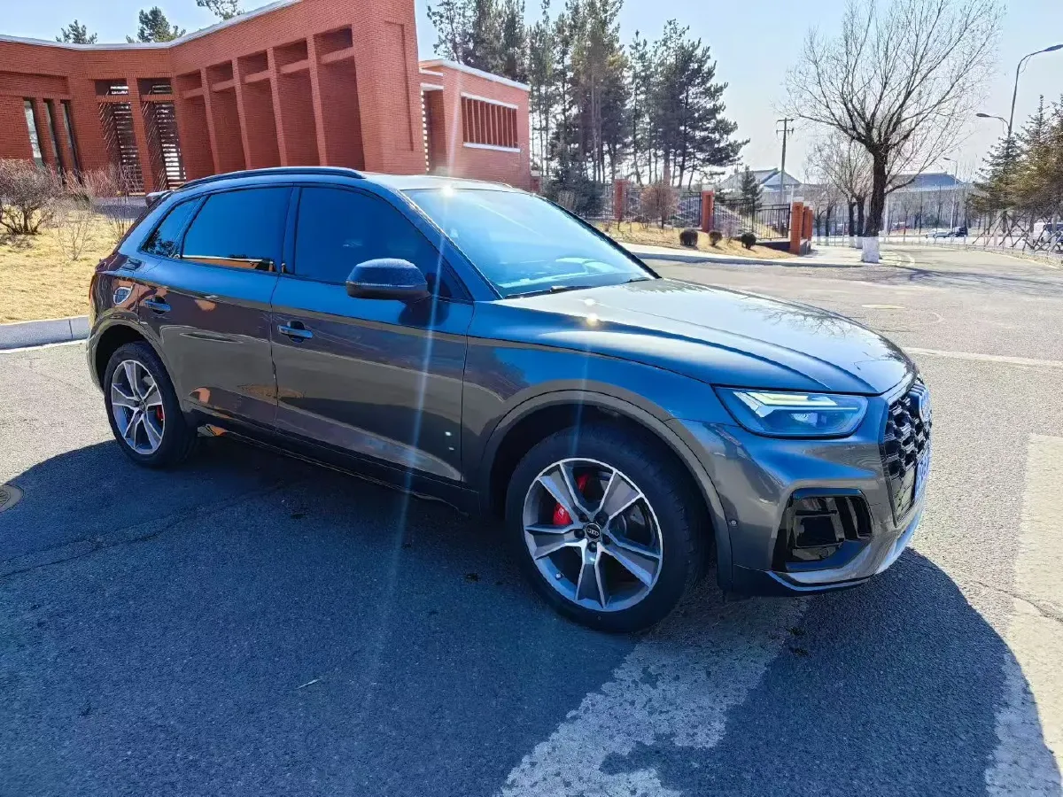 2022 Audi Q5L 2.0T 190HP L4 7DCT,autocango,china used car exporter,china ev exporter,chinese used car exporter,chinese used ev exporter