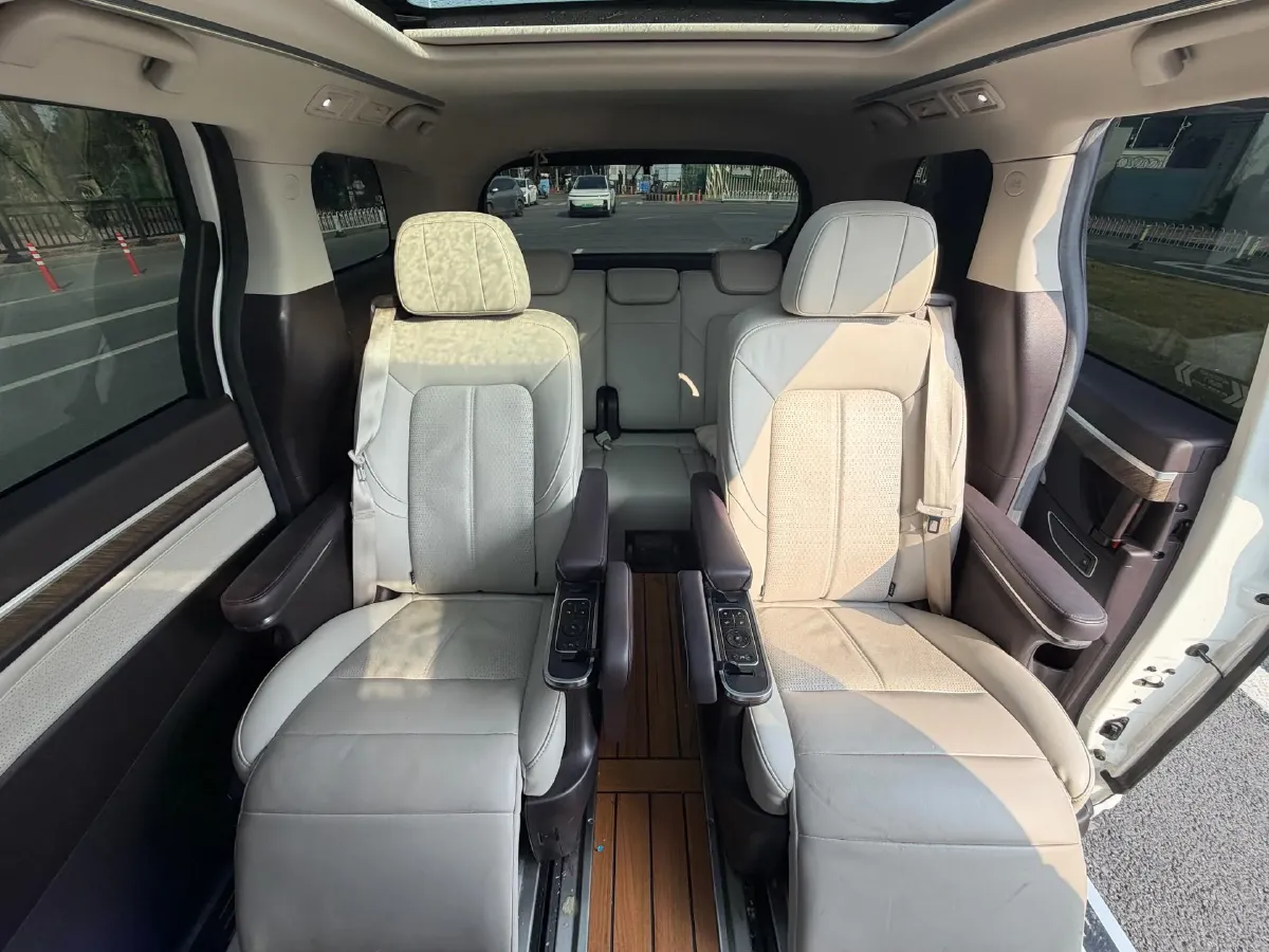 2021 GAC Trumpchi M8 2.0T 252HP L4 8AT,autocango,china used car exporter,china ev exporter,chinese used car exporter,chinese used ev exporter