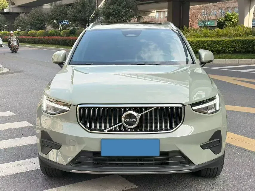 2025 Volvo XC40 2.0T 163HP L4 7DCT,autocango,china used car exporter,china ev exporter,chinese used car exporter,chinese used ev exporter