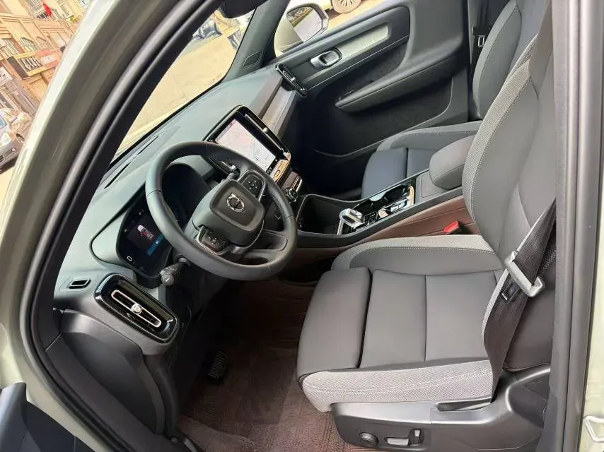 2025 Volvo XC40 2.0T 163HP L4 7DCT,autocango,china used car exporter,china ev exporter,chinese used car exporter,chinese used ev exporter