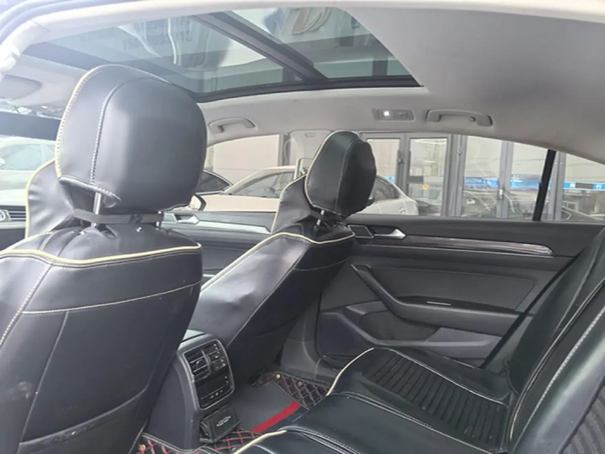 2020 Volkswagen Magotan 2.0T 186HP L4 7DCT,autocango,china used car exporter,china ev exporter,chinese used car exporter,chinese used ev exporter