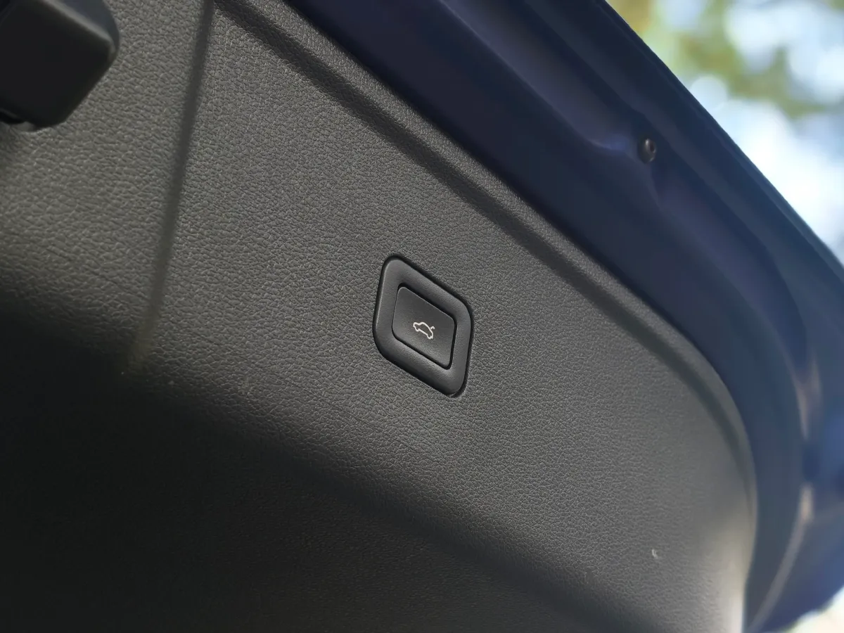 2022 HongQi HS5 2.0T 224HP L4 6AT,autocango,china used car exporter,china ev exporter,chinese used car exporter,chinese used ev exporter