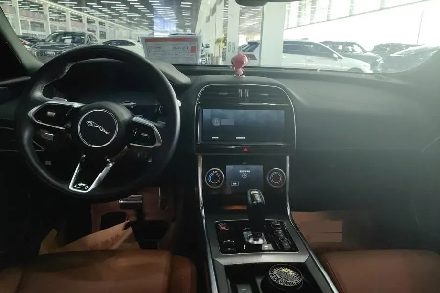 2023 Jaguar XEL 2.0T 250HP L4 8AT,autocango,china used car exporter,china ev exporter,chinese used car exporter,chinese used ev exporter