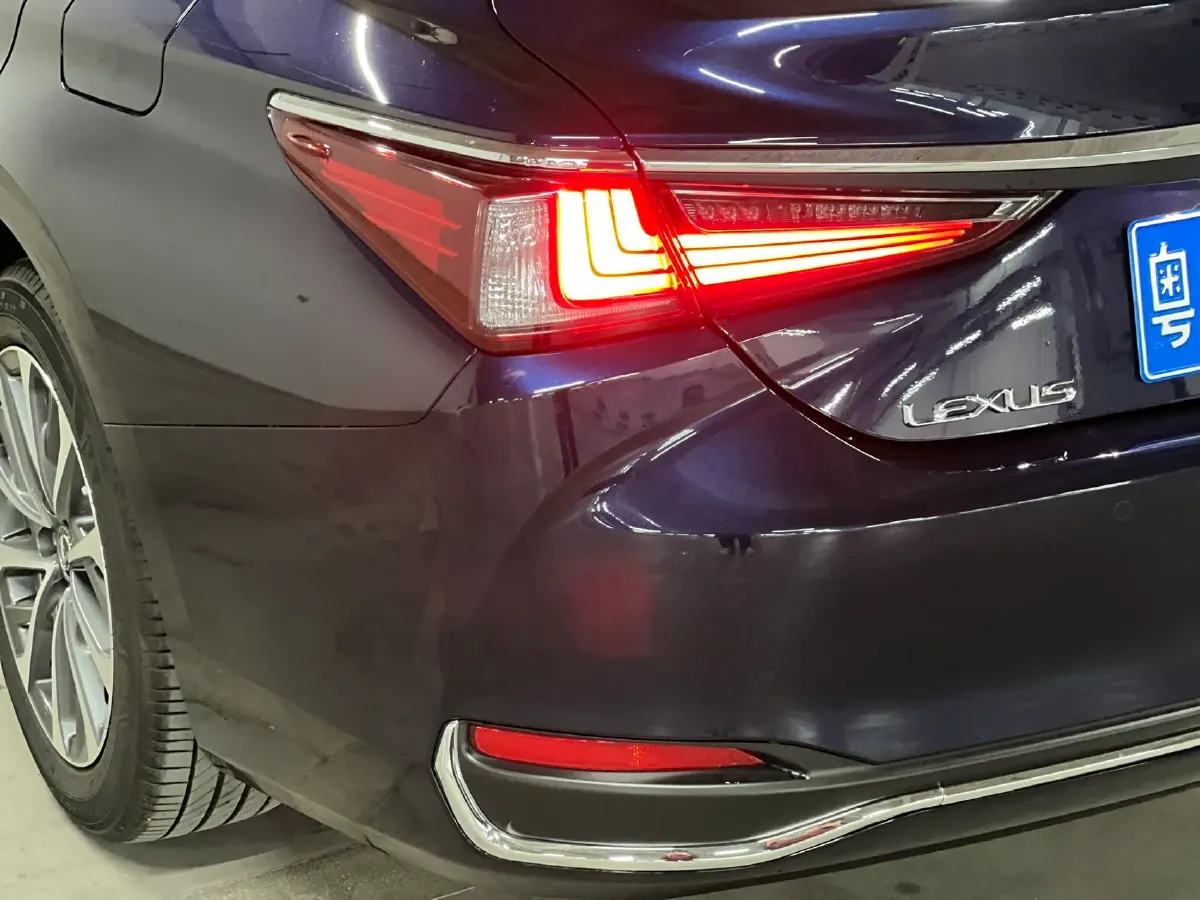 2024 Lexus ES 2.0L 173HP L4 CVT,autocango,china used car exporter,china ev exporter,chinese used car exporter,chinese used ev exporter