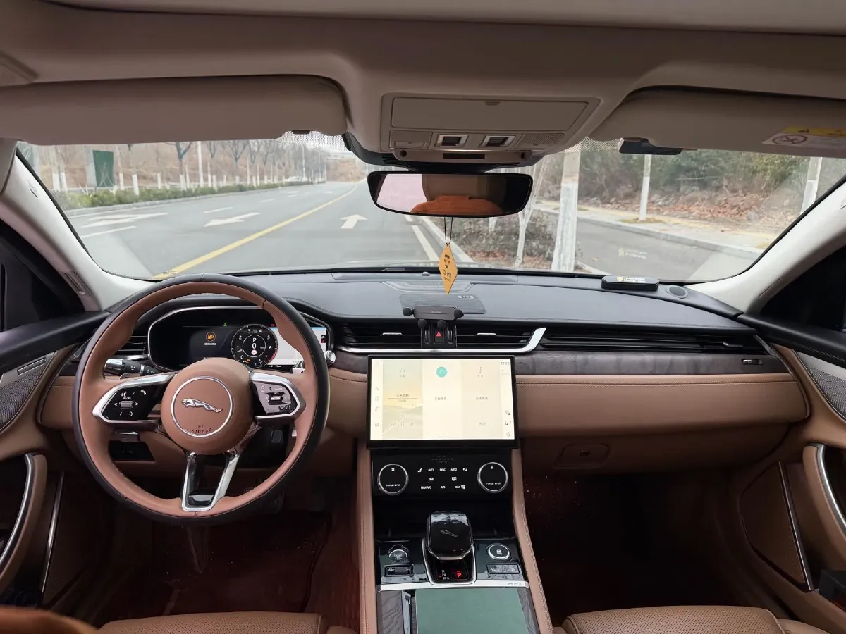 2022 Jaguar XFL 2.0T 250HP L4 8AT,autocango,china used car exporter,china ev exporter,chinese used car exporter,chinese used ev exporter