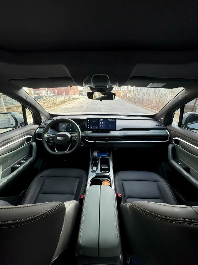 2023 Geely Okavango L 2.0T 218HP L4 7DCT,autocango,china used car exporter,china ev exporter,chinese used car exporter,chinese used ev exporter