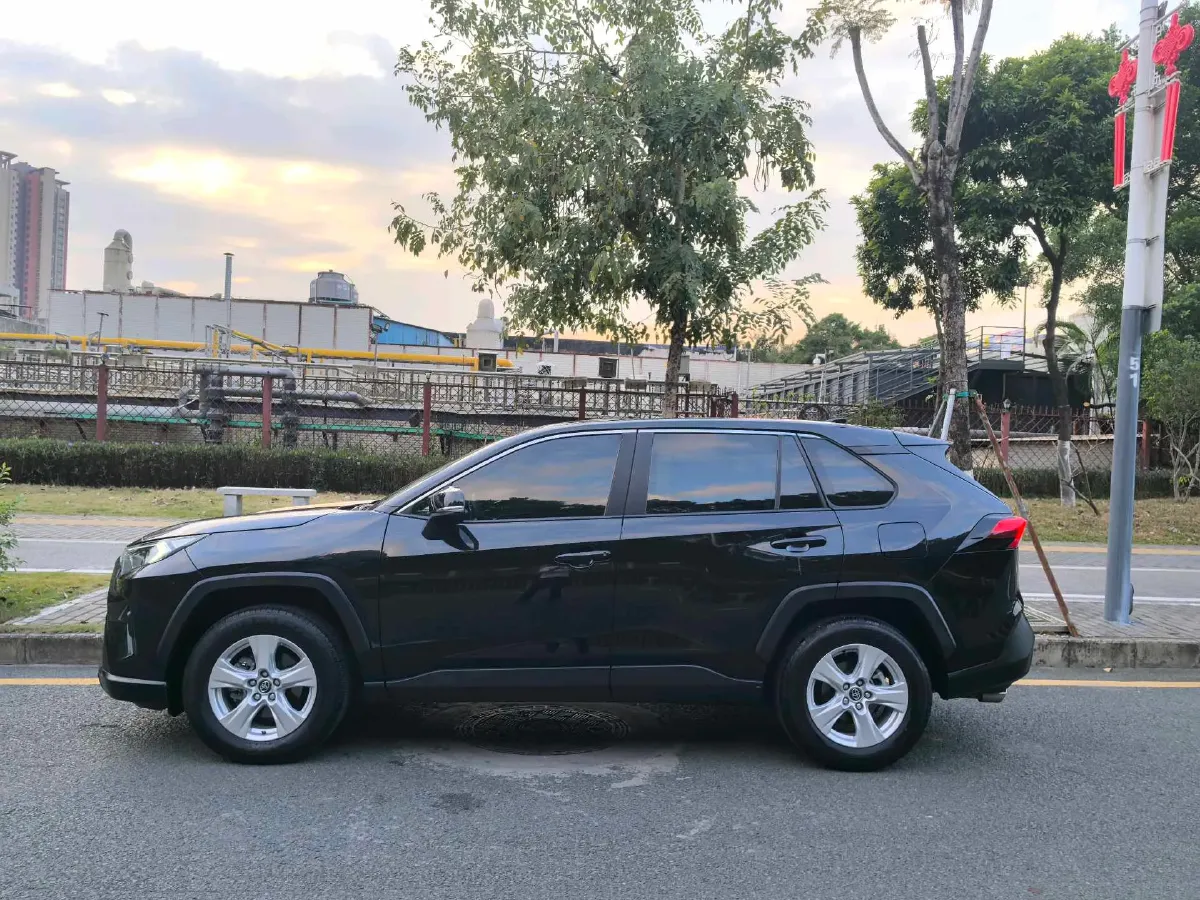 2023 Toyota RAV4 2.0L 171HP L4 CVT,autocango,china used car exporter,china ev exporter,chinese used car exporter,chinese used ev exporter