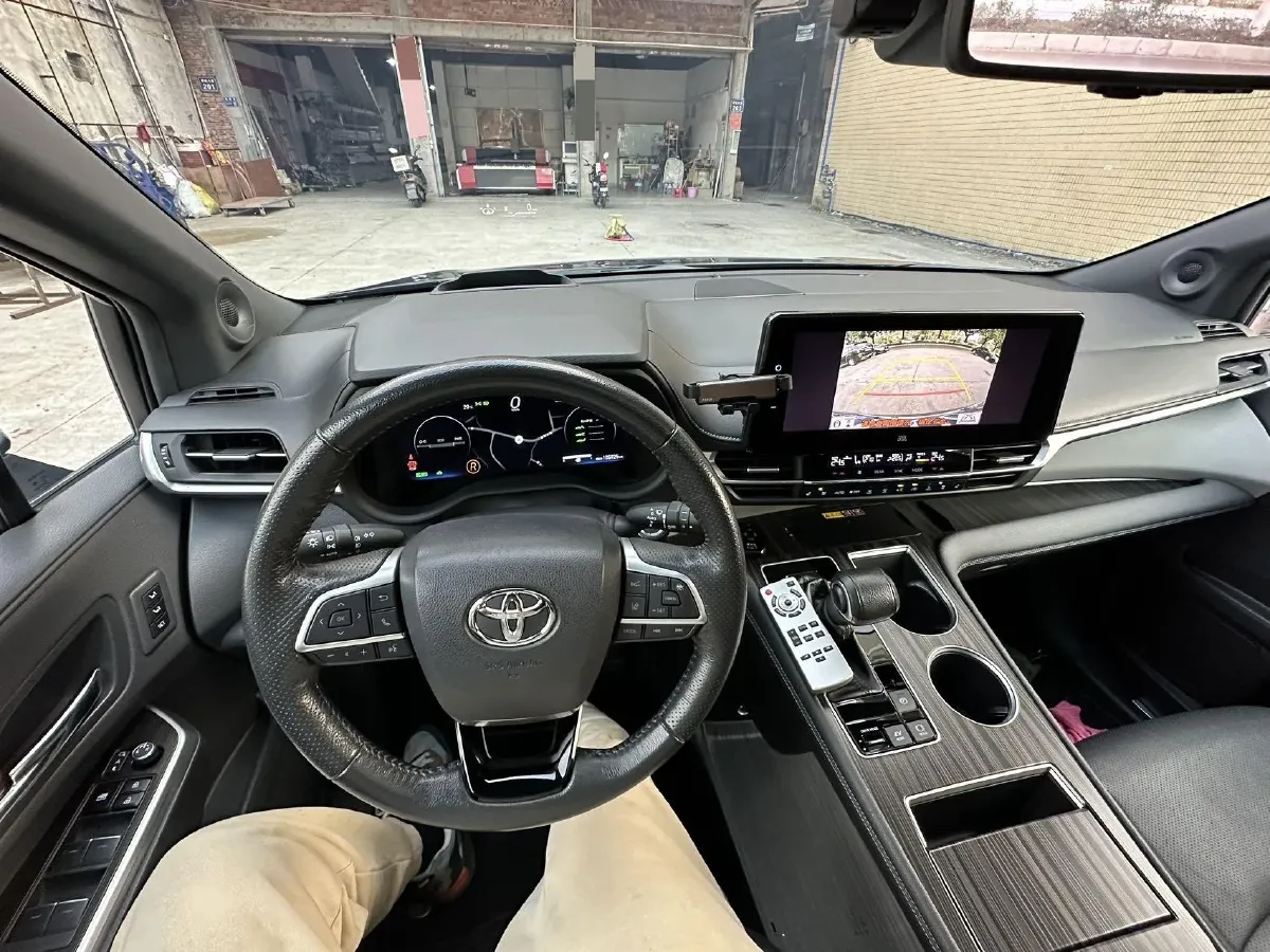 2022 Toyota Granvia 2.5L 192HP L4 E-CVT Hybrid,autocango,china used car exporter,china ev exporter,chinese used car exporter,chinese used ev exporter