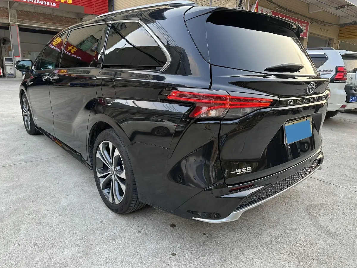 2022 Toyota Granvia 2.5L 192HP L4 E-CVT Hybrid,autocango,china used car exporter,china ev exporter,chinese used car exporter,chinese used ev exporter