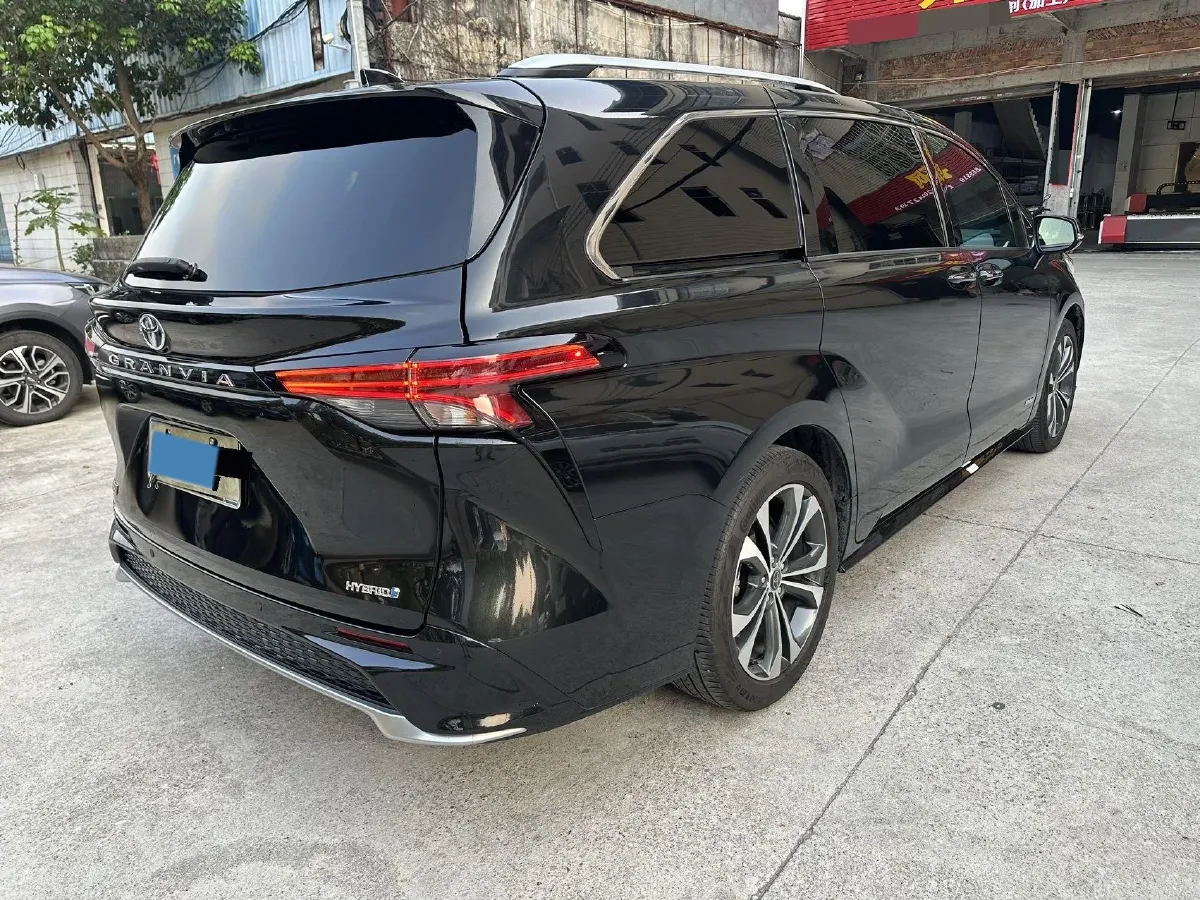 2022 Toyota Granvia 2.5L 192HP L4 E-CVT Hybrid,autocango,china used car exporter,china ev exporter,chinese used car exporter,chinese used ev exporter