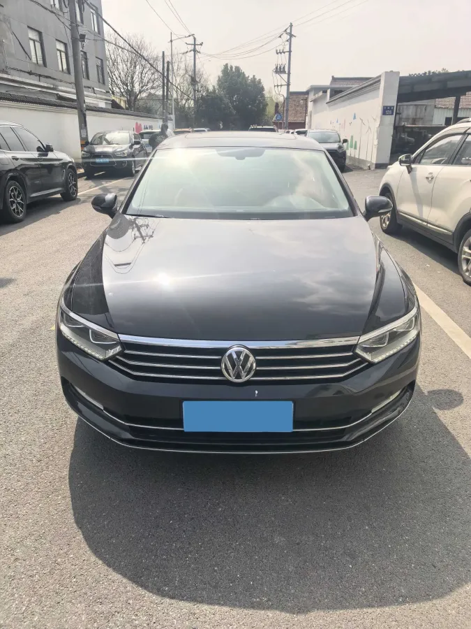 2019 Volkswagen Magotan 2.0T 186HP L4 7DCT,autocango,china used car exporter,china ev exporter,chinese used car exporter,chinese used ev exporter